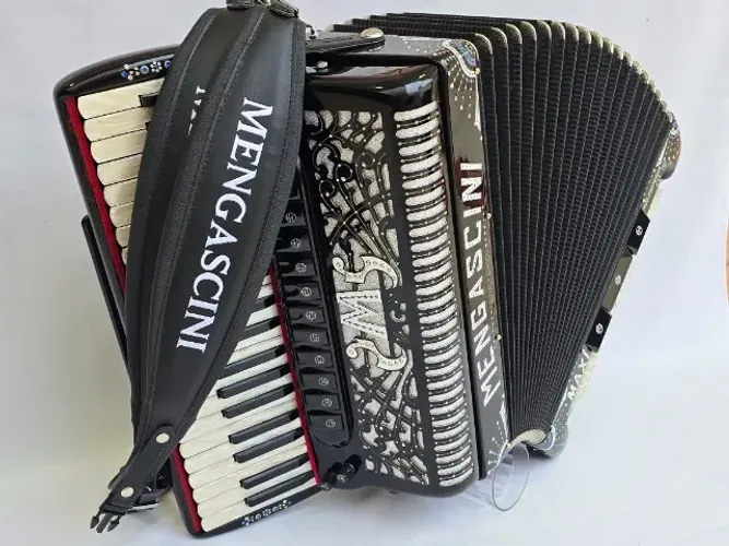 Acordeon 120 Baixos Mengascini Polifônica "Já Eletrificada"