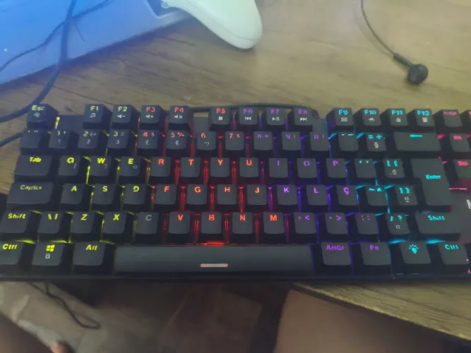 Teclado mecânico 60% semi novo