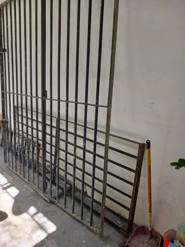 VENDO PORTÃO DE FERRO MACIÇO