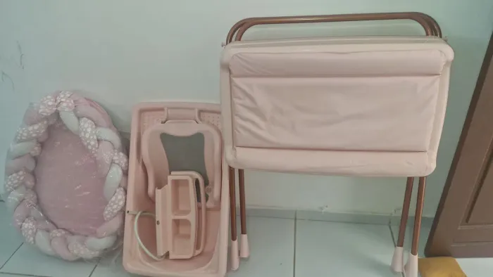 Vendo banheira de menina acompanhada de ninho em ótimo estado !!!