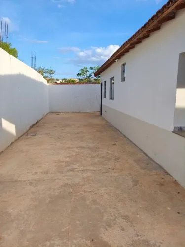 Aluga-se casa