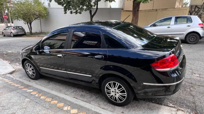 Fiat Linea Essence Dualogic 1.8 Flex 16V 4P 2012