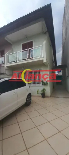 Sobrado em Guarulhos, 3 quartos, 2 banheiros, amplo quintal e ótima localização!