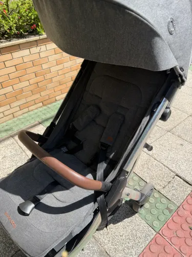 carrinho de bebe da marca Maxi Cosi Eva 3 alumínio