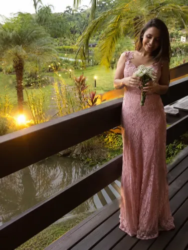 Vestido de festa todo em renda