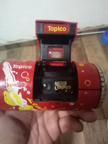 MÁQUINA FOTOGRÁFICA EM FORMATO DE LATA DA COCA COLA 