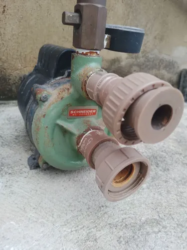Bomba d'água Schneider para poço artesiano. Bomba injetora
