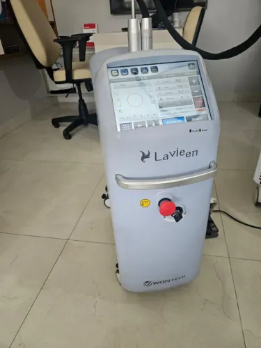 Vendo Laser Lavieen semi novo em excelente estado . Comorado diretamente da medsystem