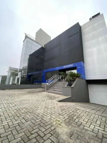 Prédio Comercial para Alugar em Capoeiras.