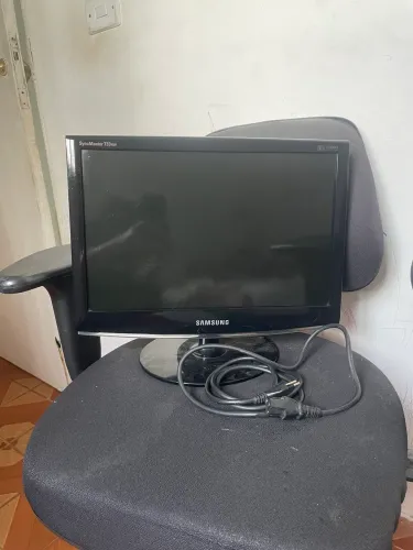 Monitor Samsung SyncMaster 733nw (entrada somente vga obs:acompanha cabo vga)