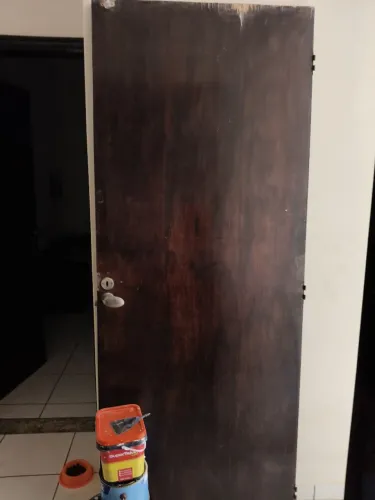 Porta com portal em madeira ótima qualidade