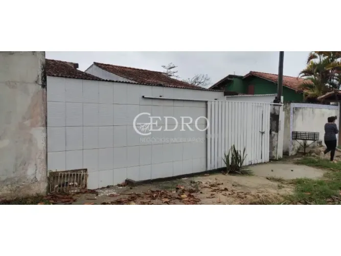 Casa com 2 quatros sendo 1 suite em Jardim Arco-Iris - São Pedro da Aldeia