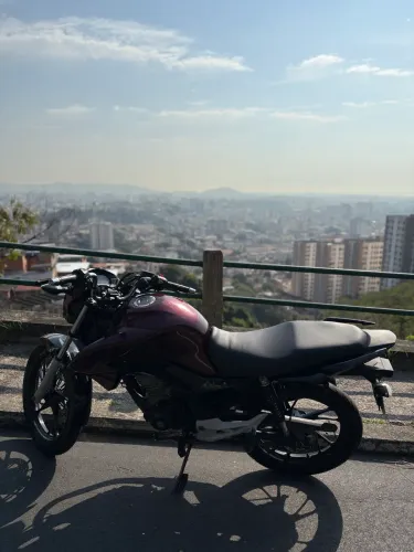 Vendo Titan 160 vermelha 