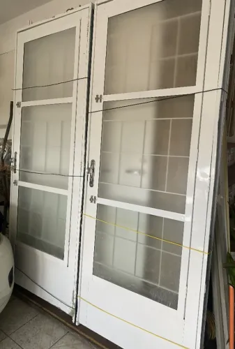 2 Portas Brancas