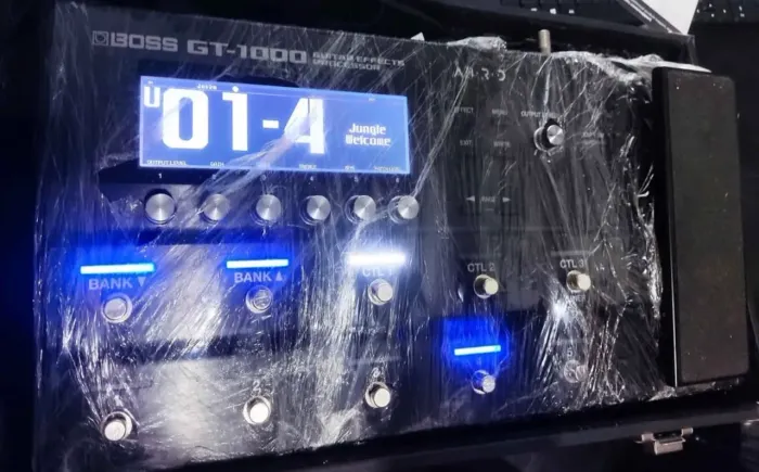 Pedaleira Boss gt1000 (troco em FM9 com volta minha)
