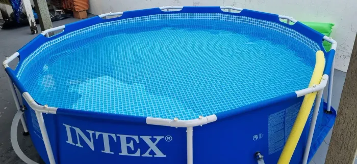 Piscina 4.486 litros Estruturada 305x305x076