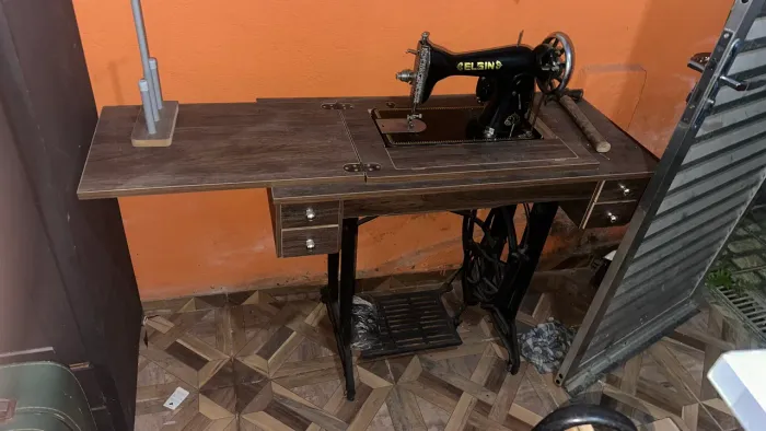 Máquina de costura Elgin antiga