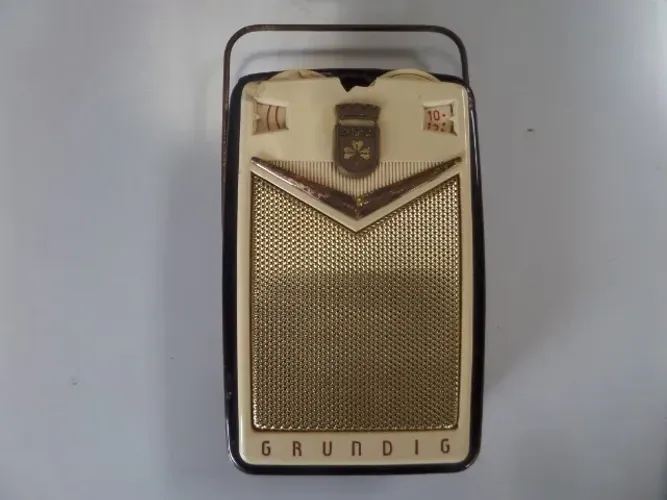 Radio antigo grunding alemão