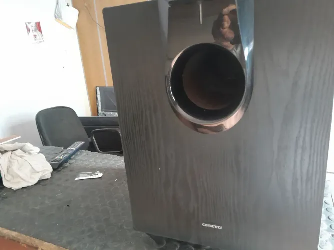 Gabinete vazio subwoofer onkyo. Leia o anúncio