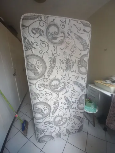 Vendo cama de solteiro