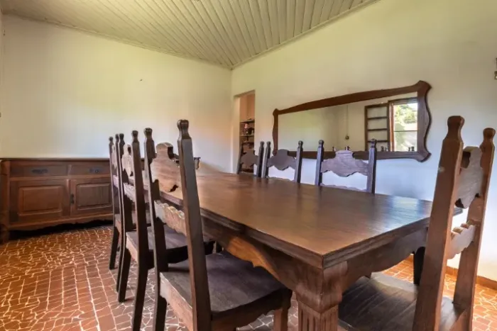 Conjunto de sala de jantar estilo colonial