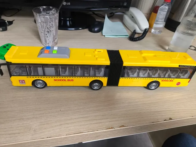 Brinquedo ônibus escolar