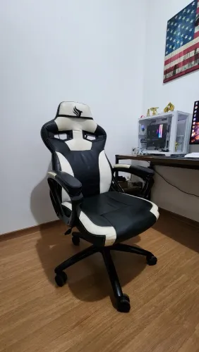 Cadeira Gamer - Preta com branco.