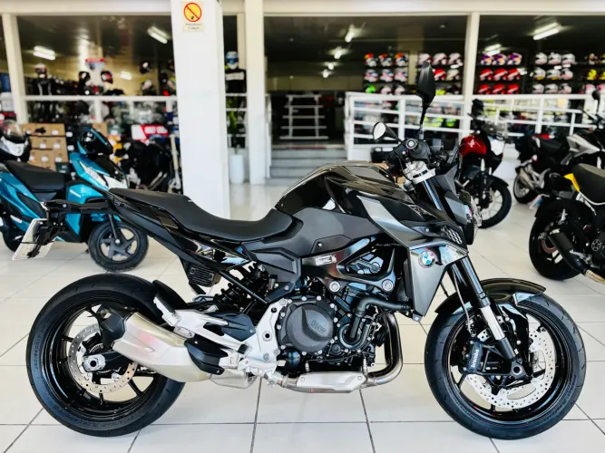 BMW F900 R Sport Plus 2025 - Apenas 953 km