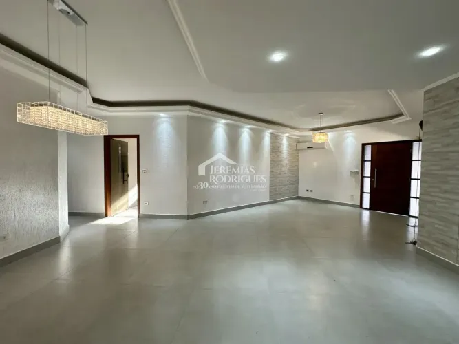 Casa para locação no Condomínio São Charbel em Taubaté/SP.