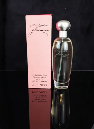 Perfume Pleasures Eau de Parfum Spray Eau de Parfum Spray