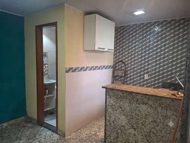 Vendo 2 casa no mesmo quintal uma kitnet e outra com 2 quartos