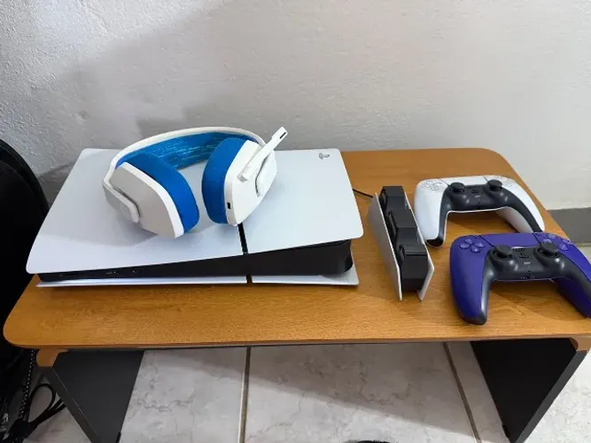 PlayStation 5 Slim (Digital) + Acessórios - Completo!