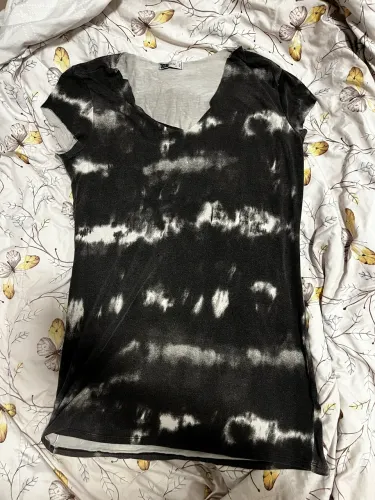 Vestido ou blusa longa de manga tie die cinza preta e branca
