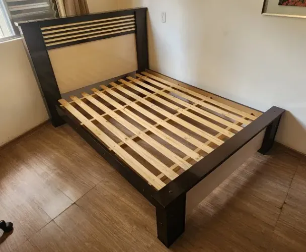 Cama de Casal de MDF com Colchão - Usada - 155cm x 210cm - Ótimo Estado