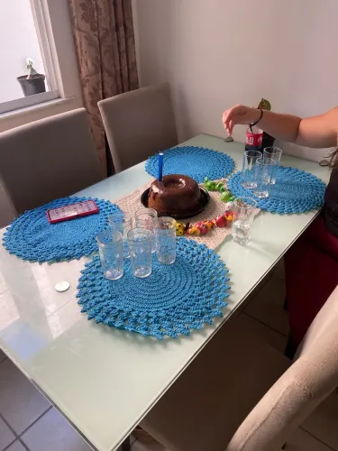 Mesa de Vidro Embutido, com 04 cadeiras