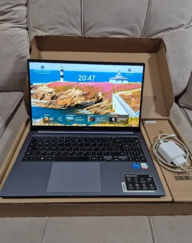 Notebook Samsung Galaxy Book4 13th Gen Intel Core i5-1335U 8GB RAM 256GB SSD Intel iRIS xe