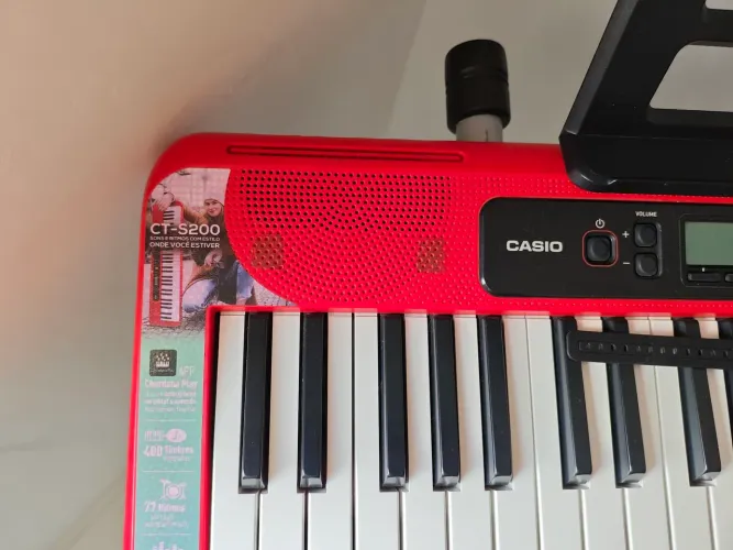 Teclado Casio CT - S200 com suporte em ferro