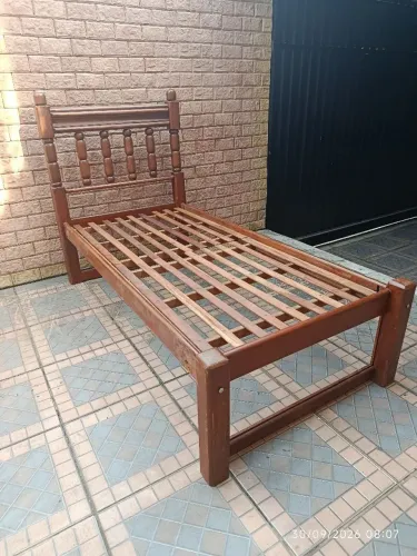 Cama solteiro madeira maciça