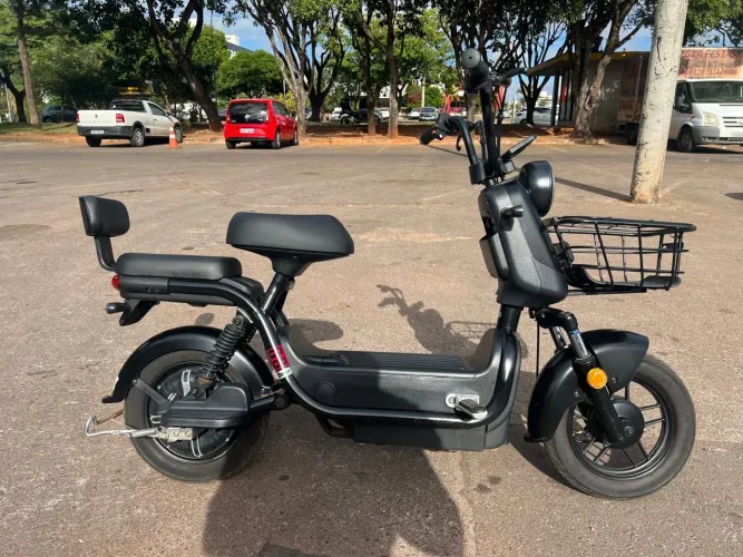 Scooter elétrica BEE - sem CNH e emplacamento