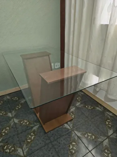 Vendo mesa com tampo de vidro