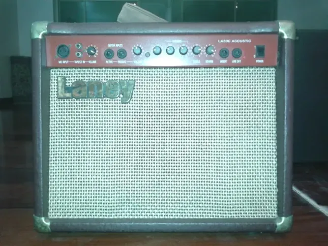 Amplificador Violão e Voz Laney LA30C Acoustic - 30W (Para Revisão / Desapego)