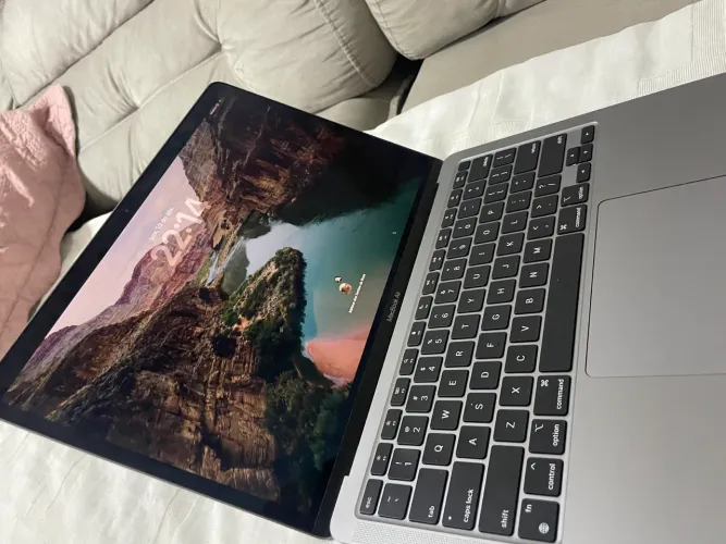 MacBook Air 13 (2020)