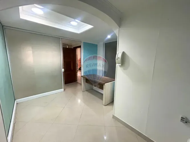 Sala Comercial no Calçadão de Nilópolis - 32m² - Pronta para Uso