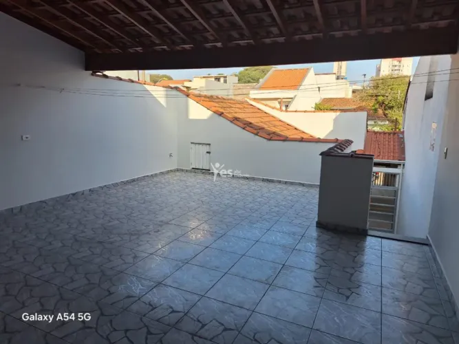 Casa Térrea para alugar com 120m², 2 quartos, 2 vagas de garagem, quintal e área de serviç