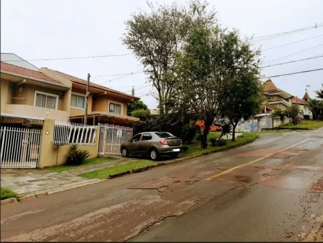 Sobrado bairro Tingui - Curitiba/PR
