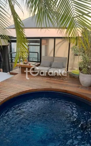 Cobertura triplex a venda na Vila Andrade totalmente mobiliada, possui 150 metros