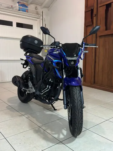 Yamaha FZ25 Fazer 2025 - Apenas 258 km (Praticamente 0km) + Acessórios