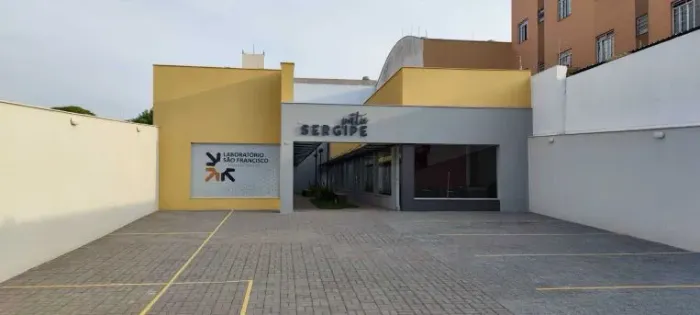 Sala comercial / Loja na Rua Sergipe