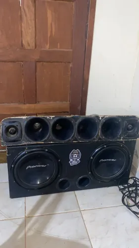 vendo som automotivo completo, 4 d 250, acompanha bateria fonte, cabos, rádio