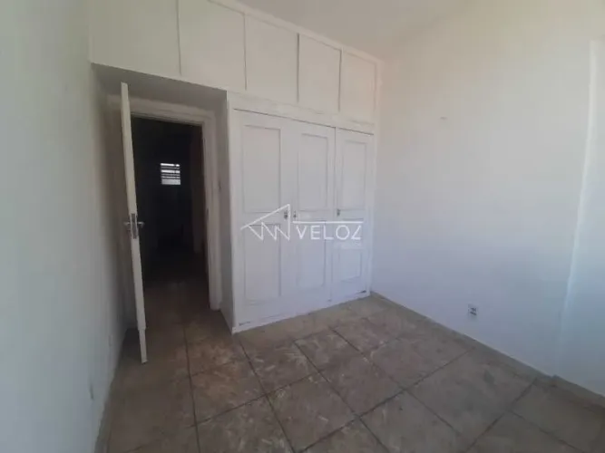 Apartamento - / Residencial / Glória